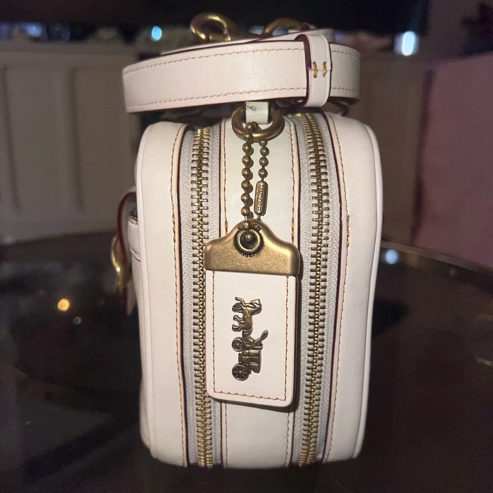 Coach Riley Lunchbox - Picture 3 of 4